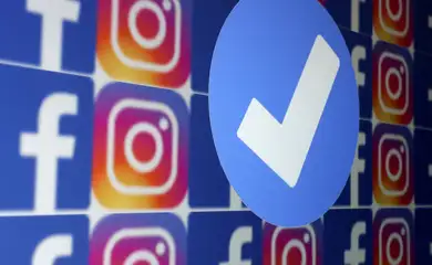 Selo azul de verificação e logos do Facebook e do Instagram
19 de janeiro de 2023
REUTERS/Dado Ruvic/Imagem ilustrativa