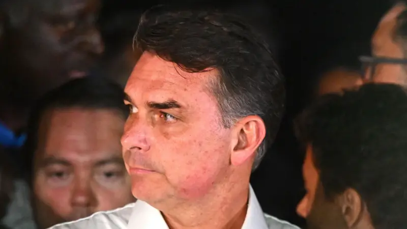 Descubra mais Flávio Bolsonaro Justiça Supremo Tribunal Federal Alexandre de Moraes Jair Bolsonaro